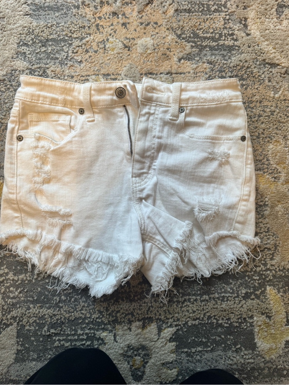 eunina White Distressed Frayed-Hem Denim Shorts